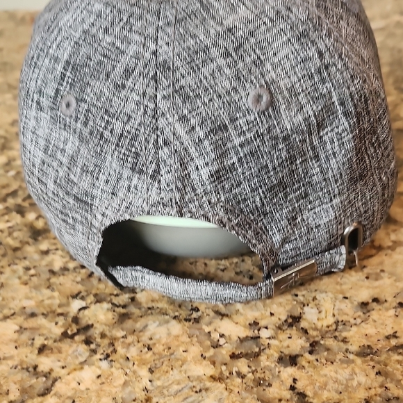 Men's Gray Textured Cap - Picture 4 of 4